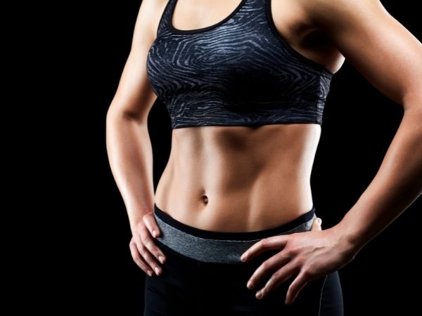 Jak wzmocnić mięśnie brzucha i ud ćwicząc fitness