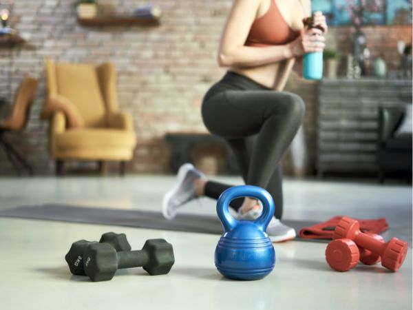 Jak ćwiczyć fitness: Przewodnik po ćwiczeniach w domu
